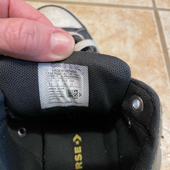 Boys Converse High Top Slip Ons Size 2.5 - Picture 2 of 4